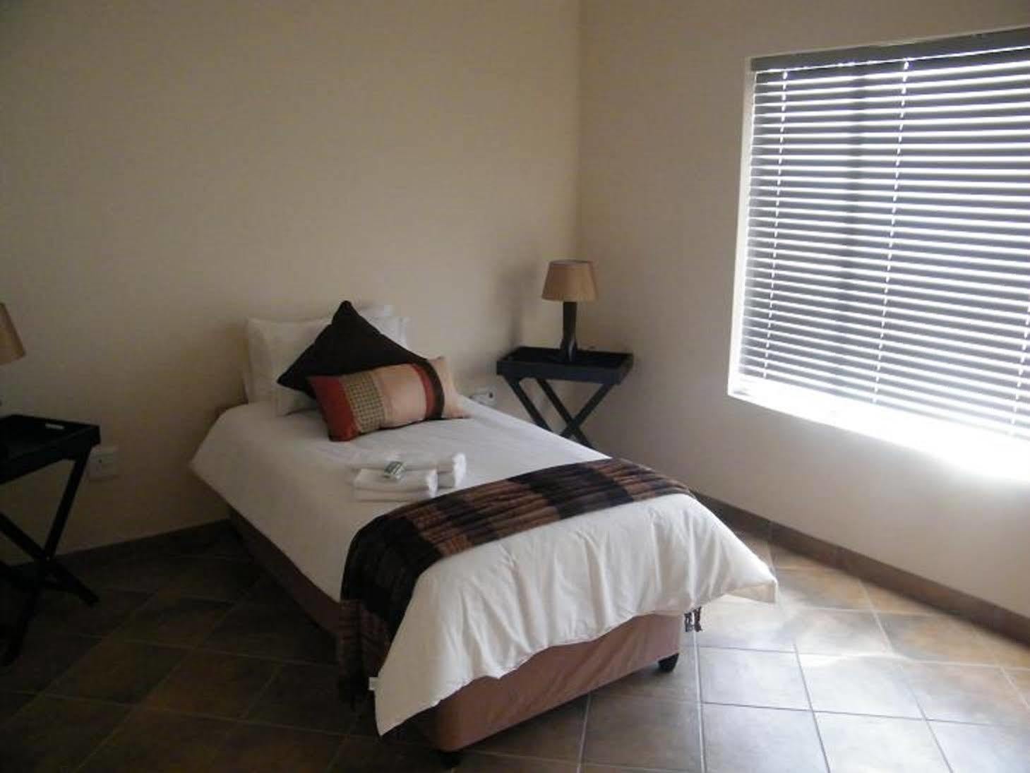 Airport Lodge Guest House Kempton Park Kültér fotó