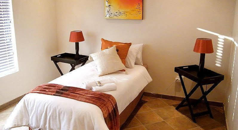 Airport Lodge Guest House Kempton Park Kültér fotó
